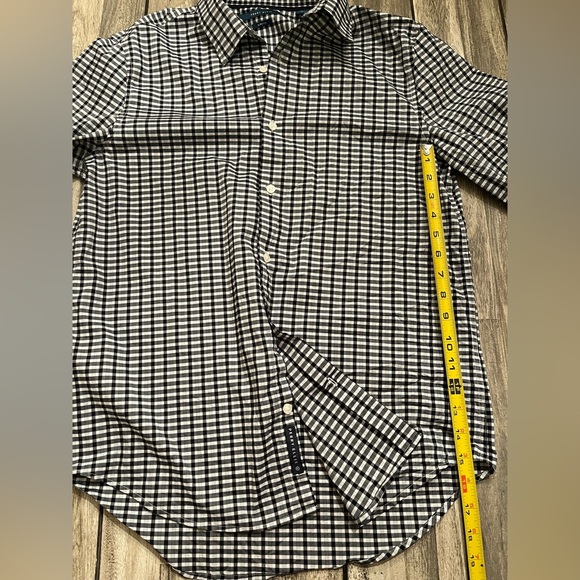 Perry Ellis stretch button up size medium. Gently used. - Picture 3 of 5